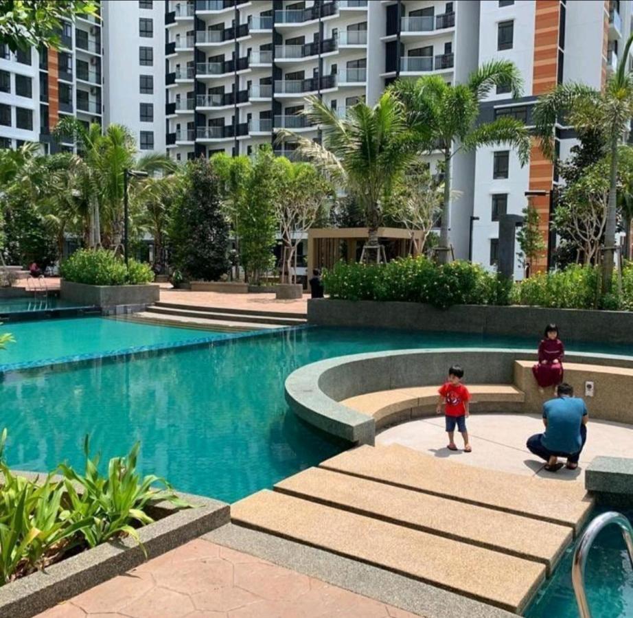 Timurbay Seafront Residence By Hardinahomes Kuantan Exterior foto