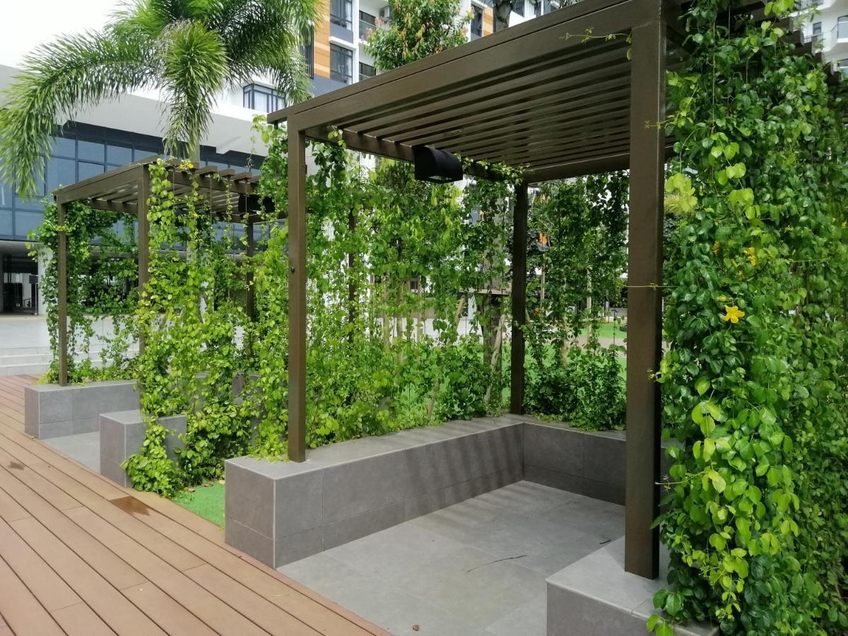 Timurbay Seafront Residence By Hardinahomes Kuantan Exterior foto