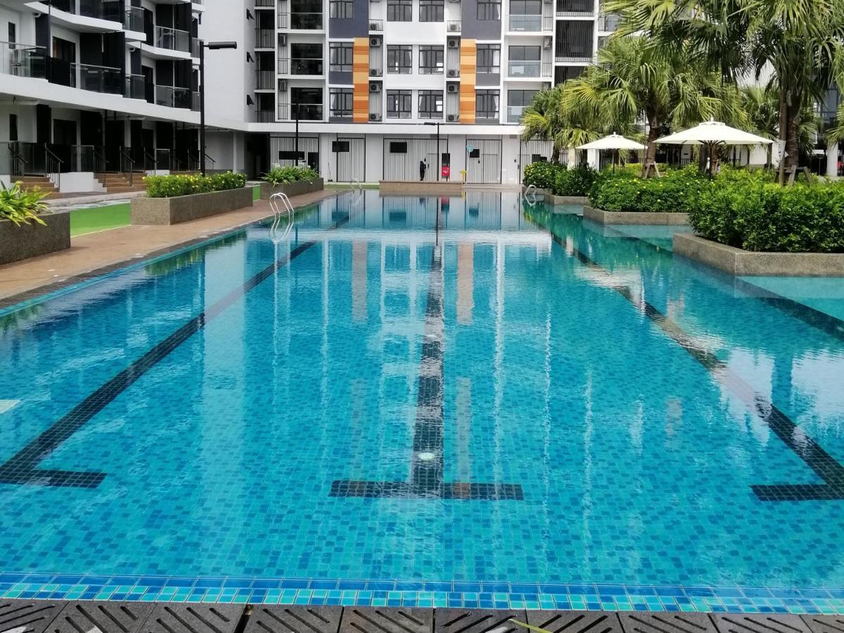 Timurbay Seafront Residence By Hardinahomes Kuantan Exterior foto