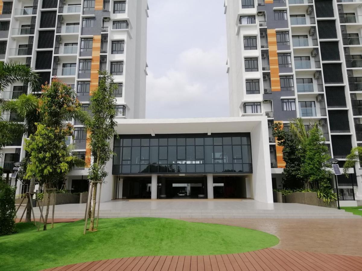 Timurbay Seafront Residence By Hardinahomes Kuantan Exterior foto