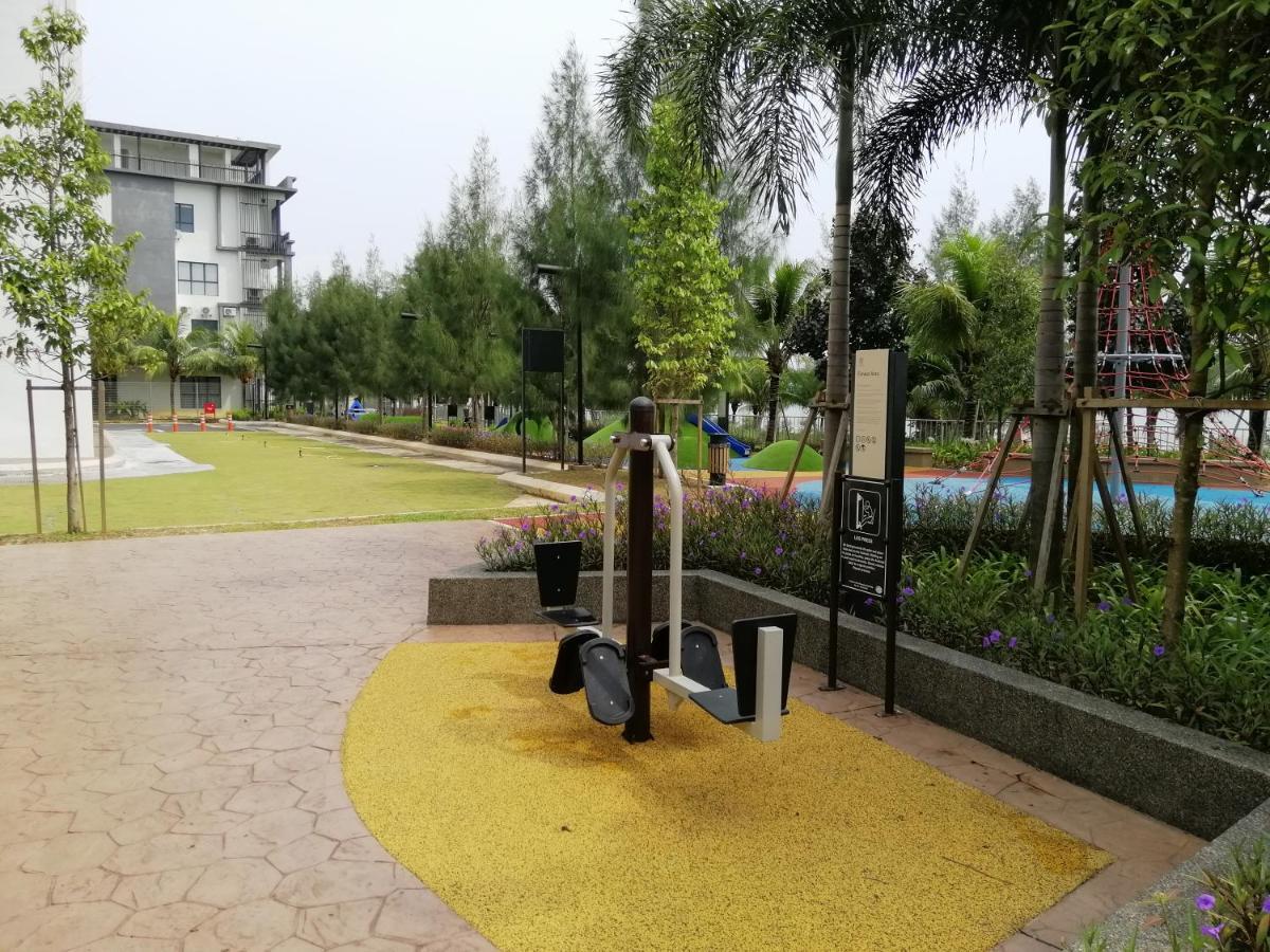 Timurbay Seafront Residence By Hardinahomes Kuantan Exterior foto