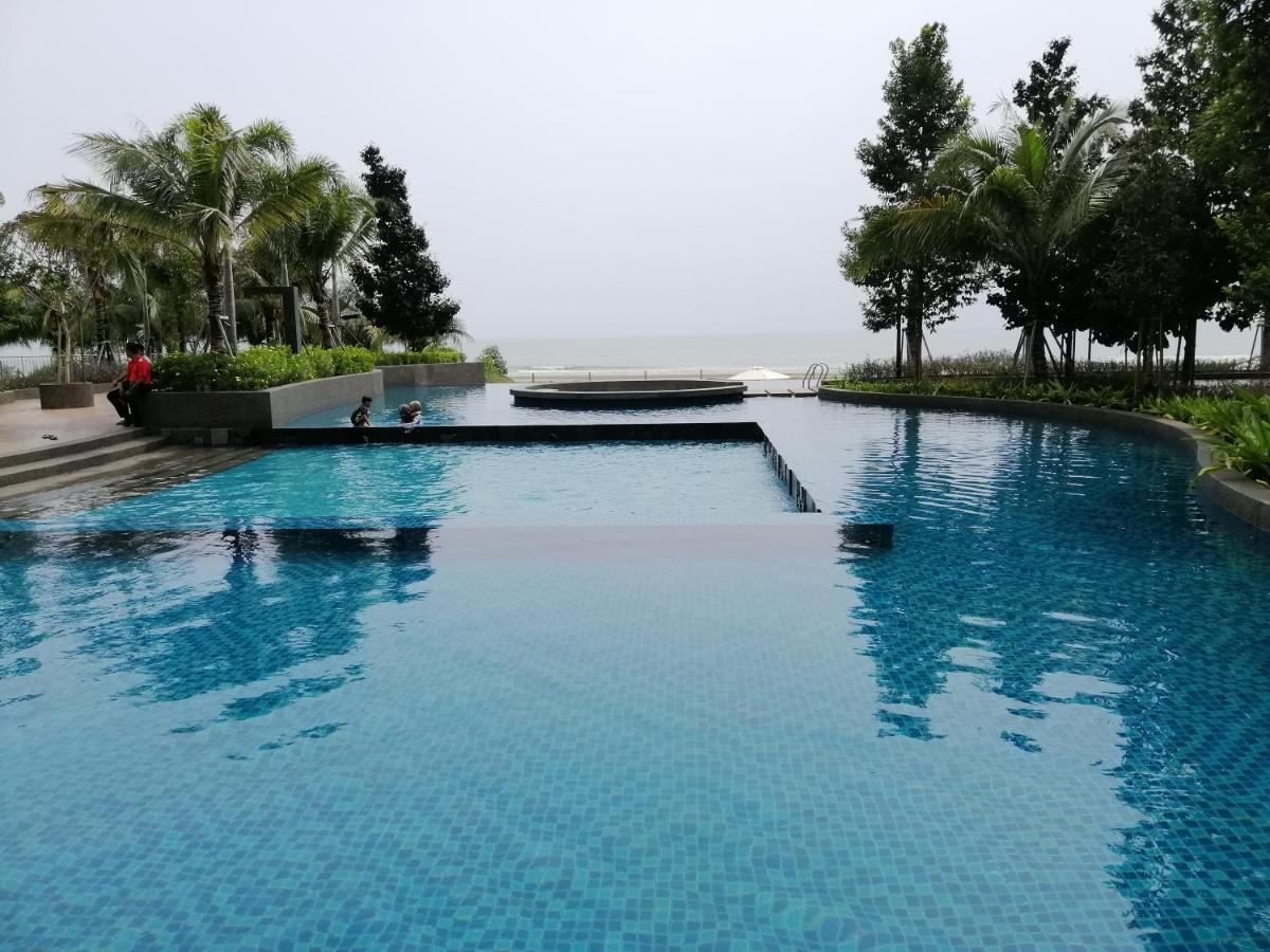 Timurbay Seafront Residence By Hardinahomes Kuantan Exterior foto